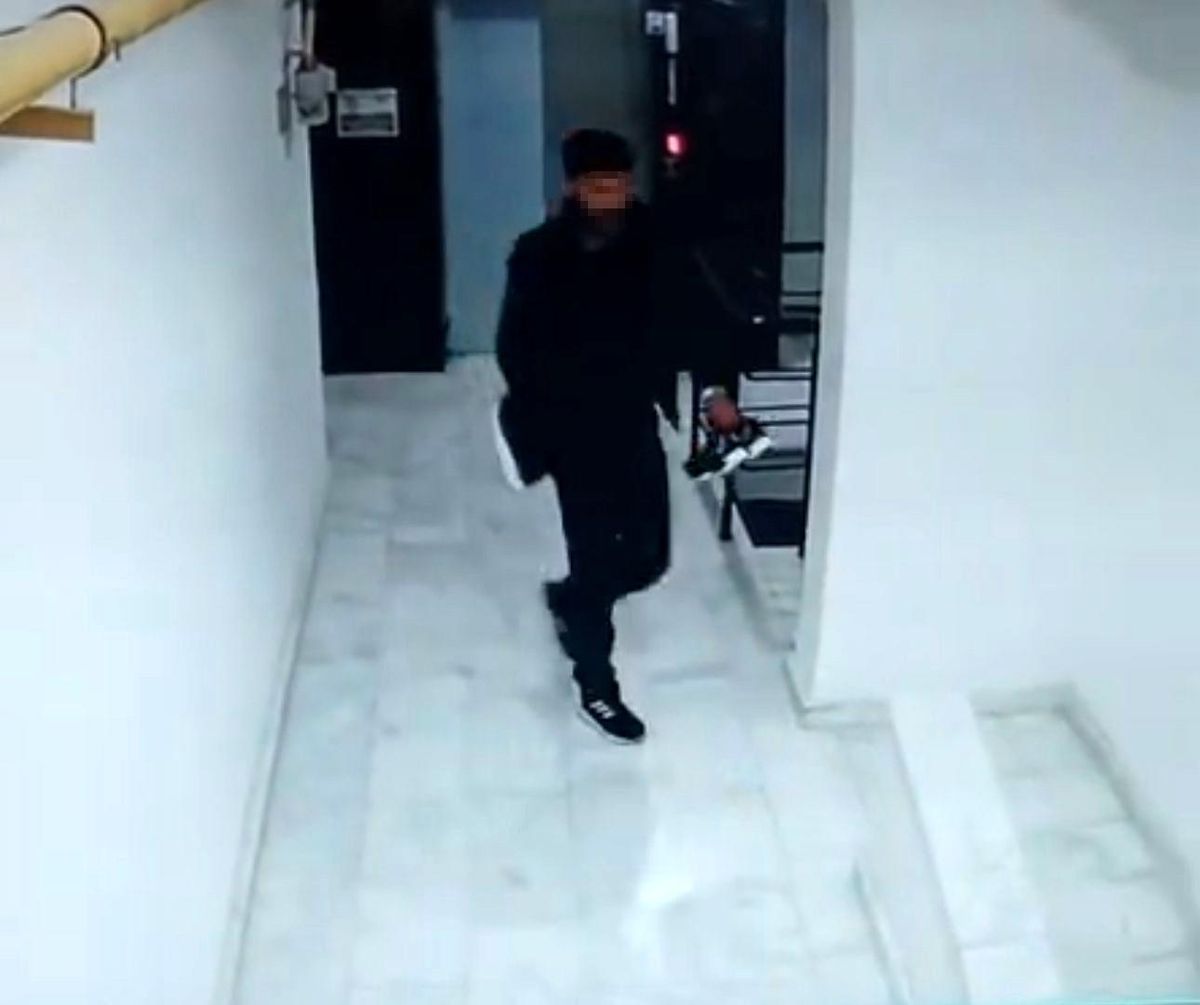 Elazığ'da Apartmana Hırsız Girişi: Ayakkabılar Çalındı