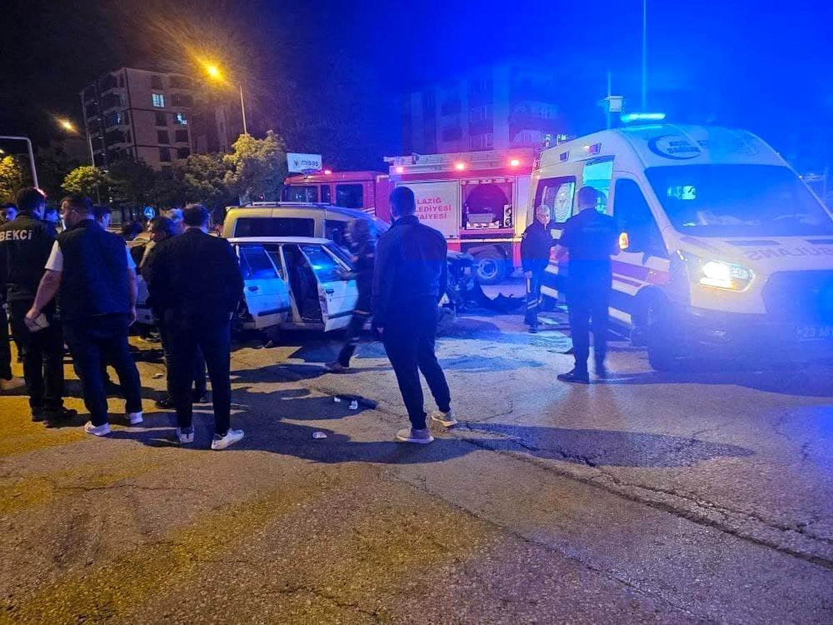 Elazığ'da Trafik Kazası: 3 Yaralı