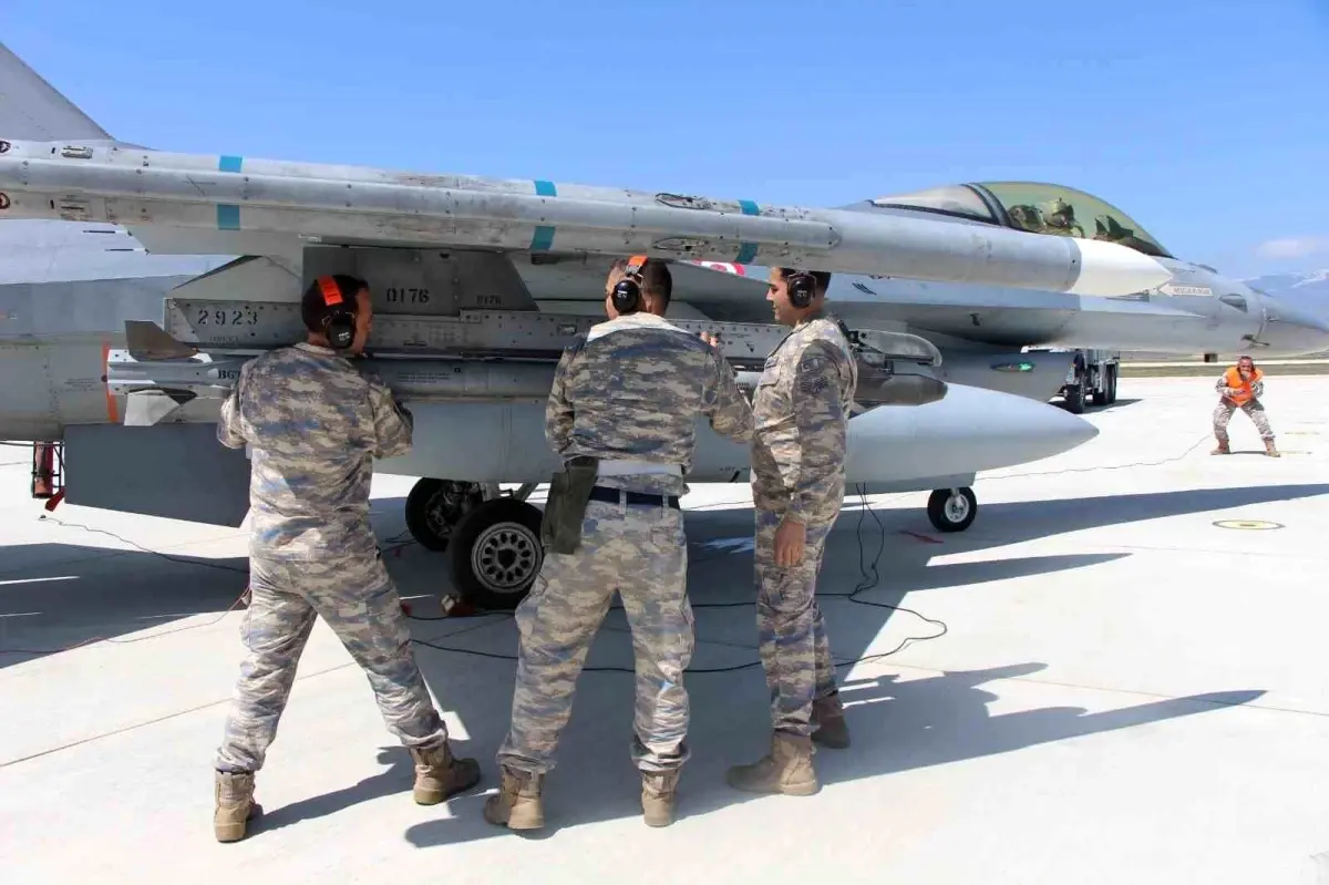F-16'ların 15 Dakikada Göreve Hazırlanması