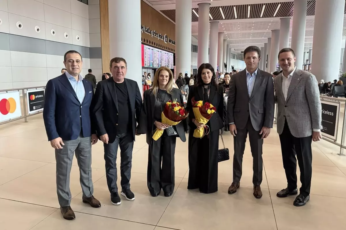 Galatasaray'ın efsaneleri Hagi ve Popescu İstanbul'da