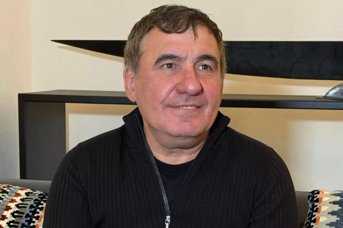 Galatasaray'ın efsanesi Hagi, Okan Buruk'u öve öve bitiremedi: Altın ekibin bir parçası