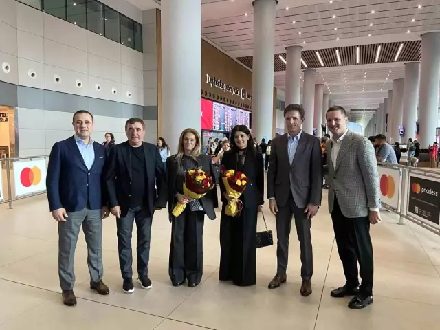 Galatasaray legends Hagi and Popescu in Istanbul