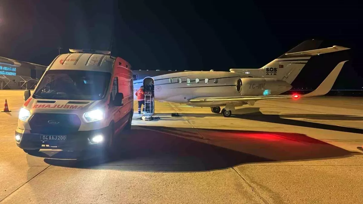 17 Yaşındaki Hastaya Uçak Ambulans Desteği