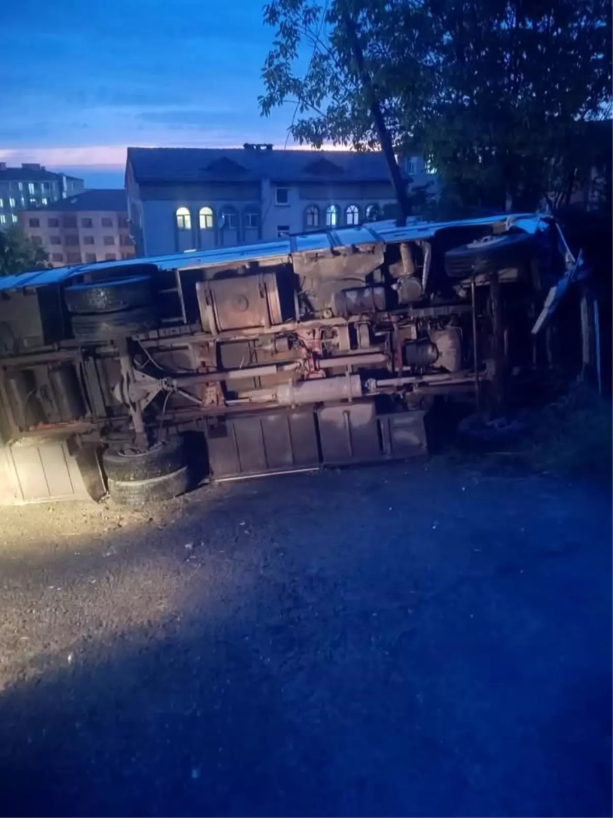 Zonguldak'ta Midibüs Devrildi: 2 Yaralı