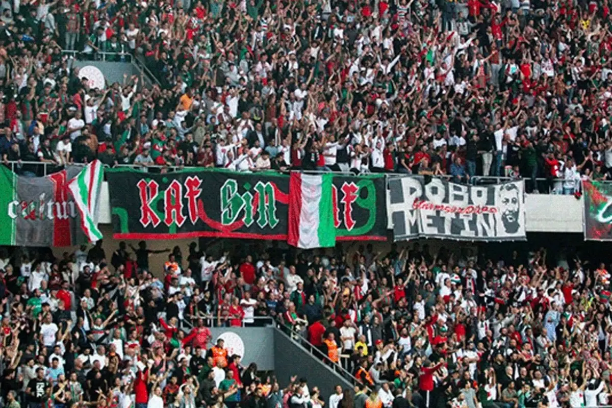 Karşıyakalı taraftarlardan tam destek! Cezaya rağmen binlerce bilet talebi