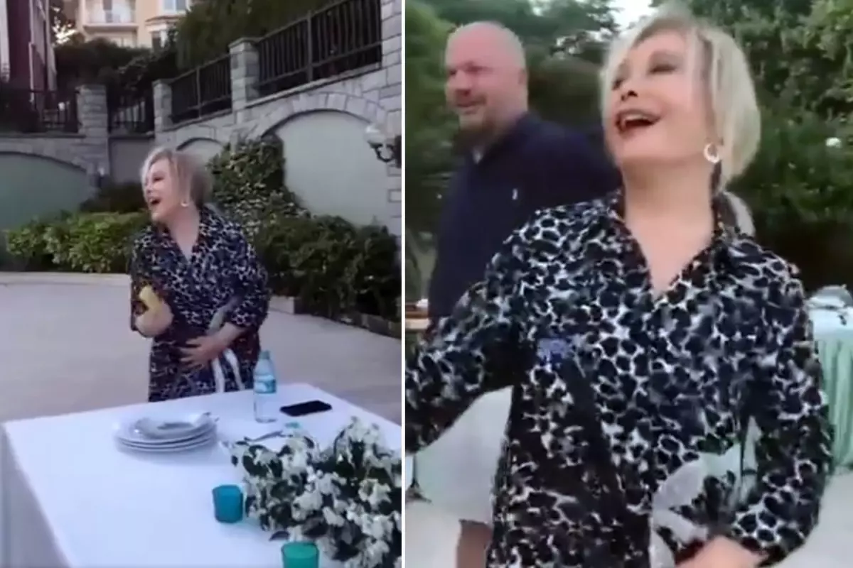 Komşularıyla yemekte buluşan Emel Sayın'dan unutulmaz bir akşam