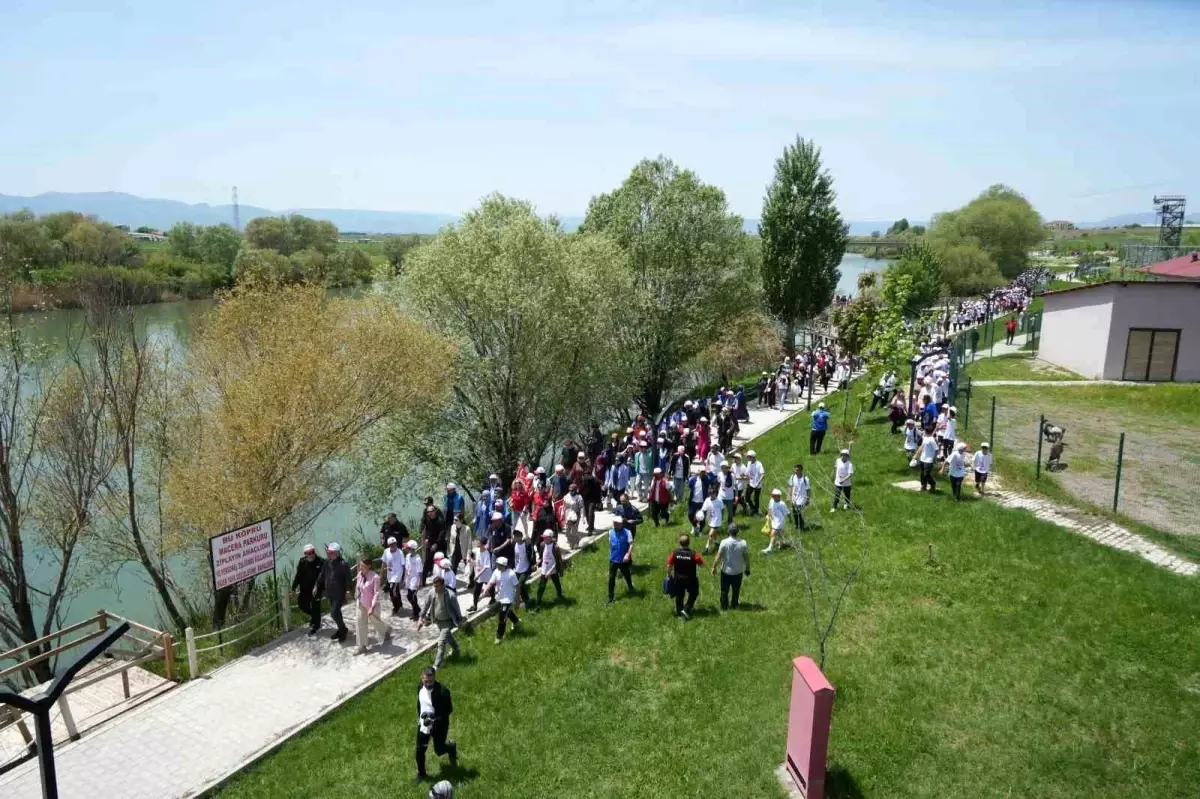Muş'ta Gençlik Şenliği ve Doğa Yürüyüşü Düzenlendi