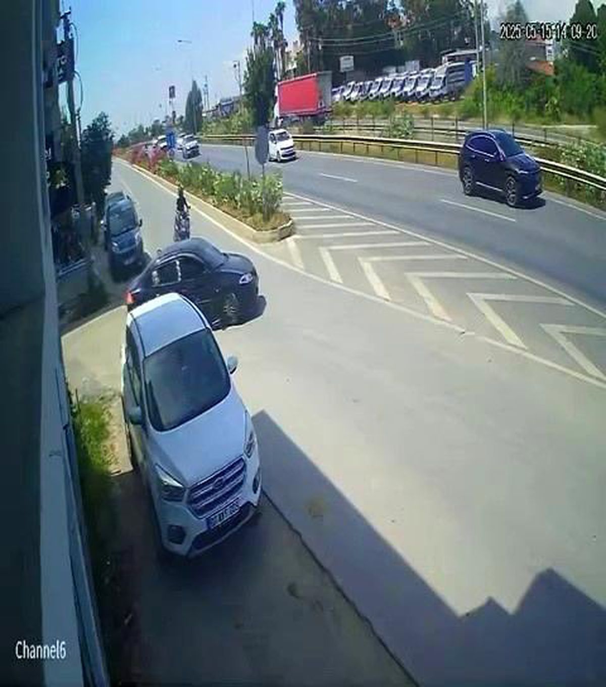 Manavgat'ta Alkollü Sürücü Motosikletli Gençle Çarpıştı
