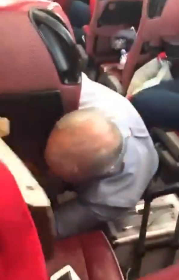 Pasaportunu unutan kaleciye unutulmaz şaka Pasaportunu unutan kaleciye unutulmaz şaka