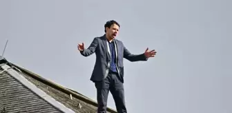 Slovenya'da muhalif milletvekili parlamento çatısına çıkarak intihar girişiminde bulundu