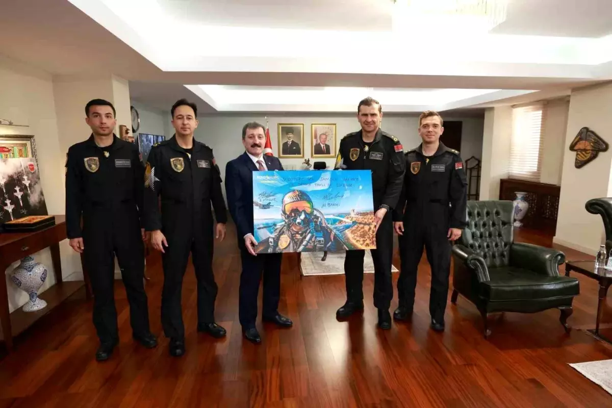 Samsun'da 19 Mayıs Kutlamaları Öncesi SOLOTÜRK ve Türk Yıldızları Ziyareti