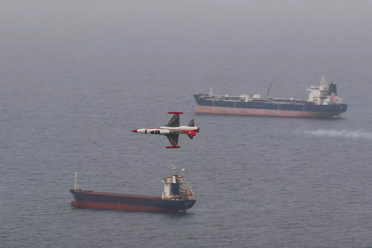 Samsun'da SoloTürk ve Türk Yıldızları'nın Prova Uçuşu İlgiyle İzlenildi