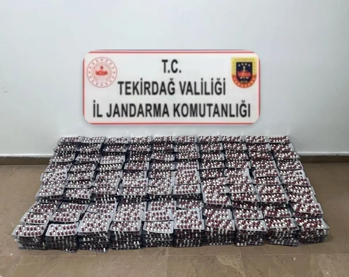 Tekirdağ'da Jandarma Operasyonları: Ruhsatsız Silahlar ve Uyuşturucu Haplar Ele Geçirildi