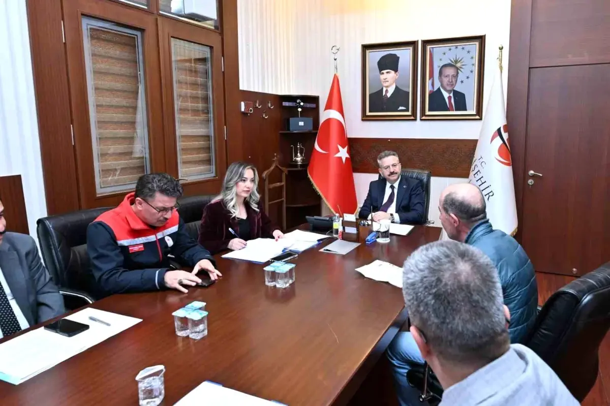Vali Hüseyin Aksoy Halk Günü Toplantısı'nda Vatandaşlarla Buluştu