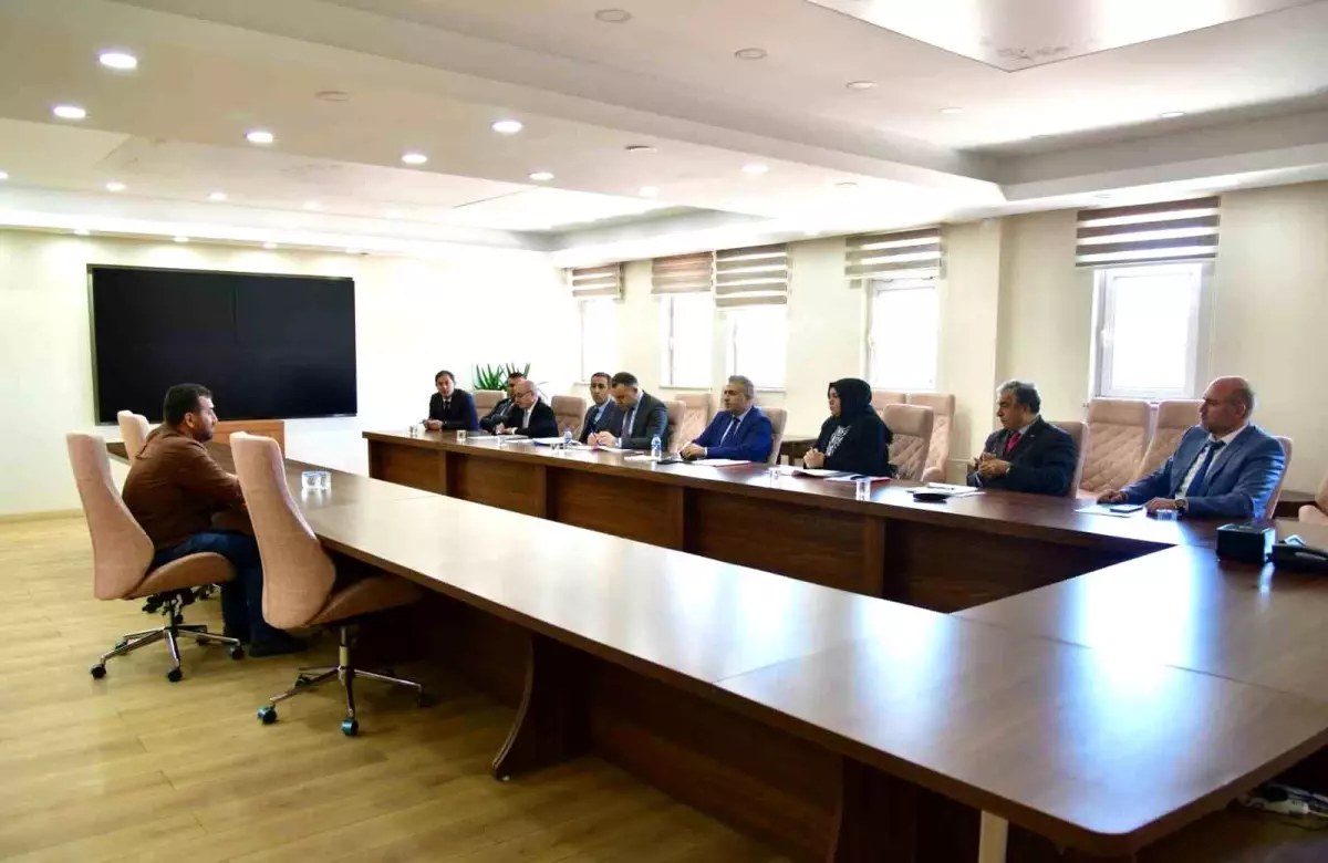 Ardahan Valisi Hayrettin Çiçek, Halk Günü Toplantılarıyla Vatandaşlarla Buluşuyor