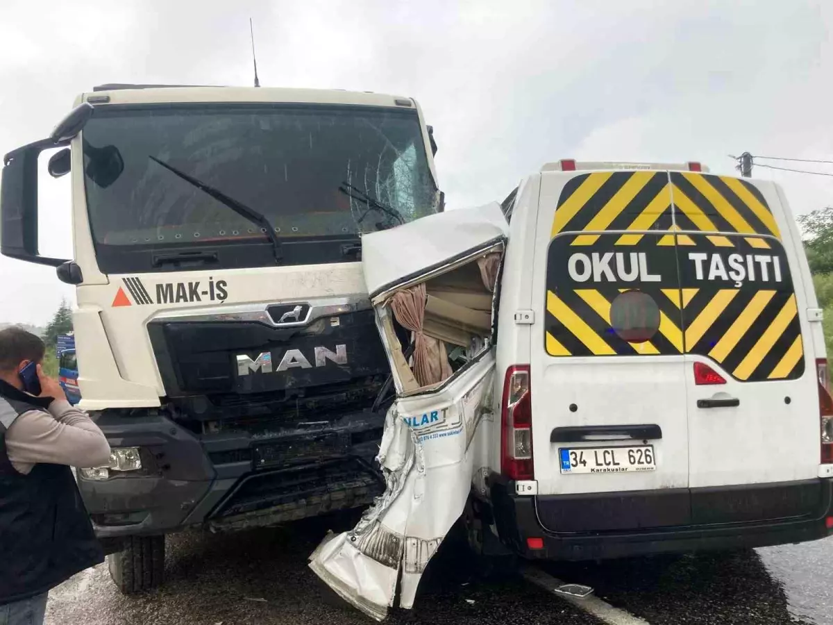 Yalova'da Trafik Kazası: 3 Yaralı