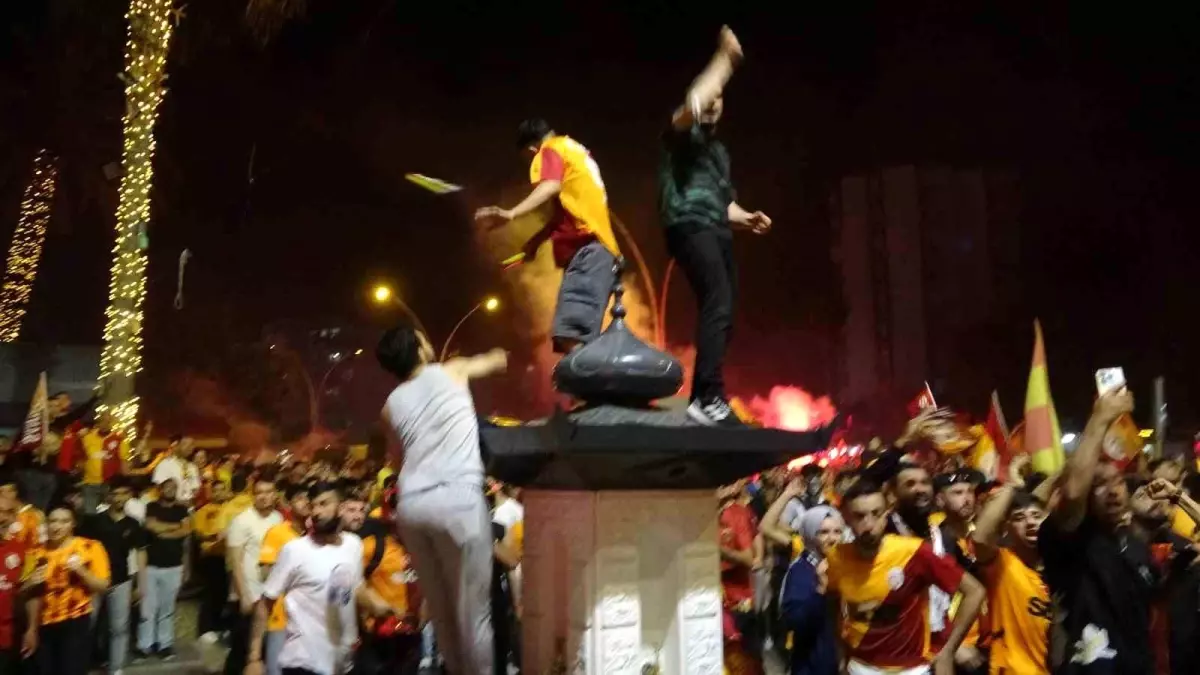 Adana'da Galatasaray ve Adana Demirspor Taraftarları Arasında Kavga