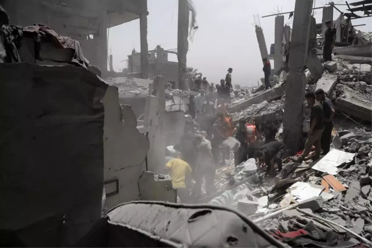 İsrail'in Gazze'ye Saldırısında 64 Filistinli Hayatını Kaybetti