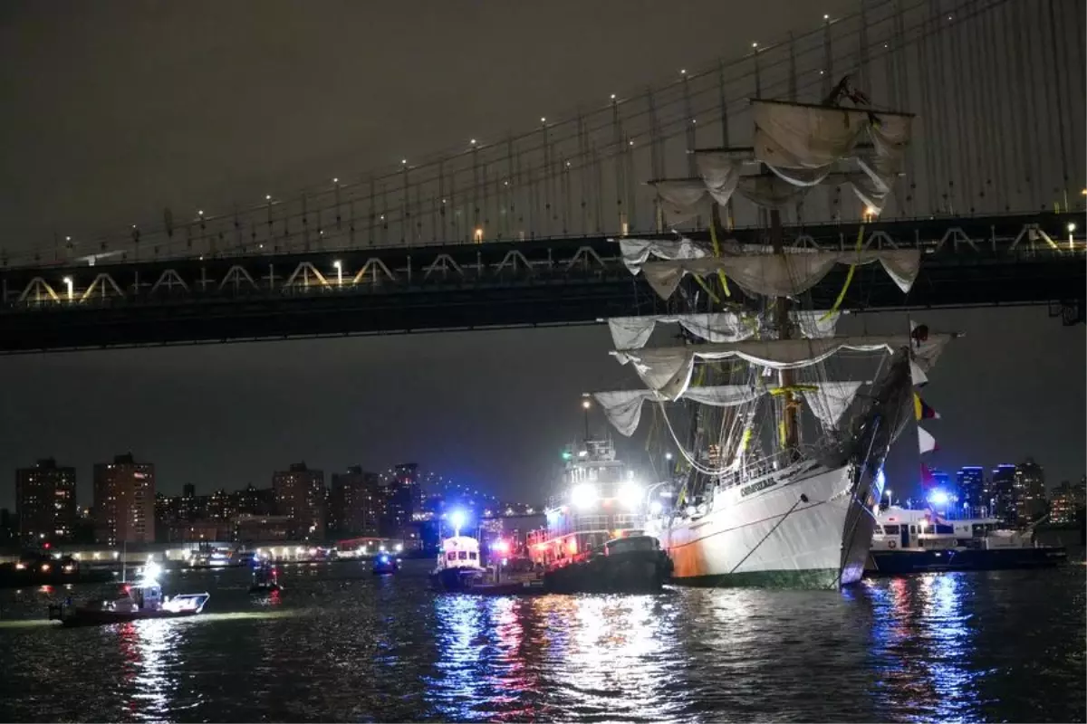 Meksika Donanmasına Ait Yelkenli Geminin Brooklyn Köprüsü'ne Çarpması: 2 Ölü, 19 Yaralı