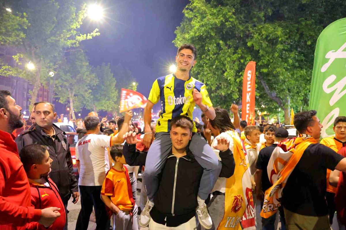 Galatasaray'ın Şampiyonluğu Kahramanmaraş'ta Coşkuyla Kutlandı