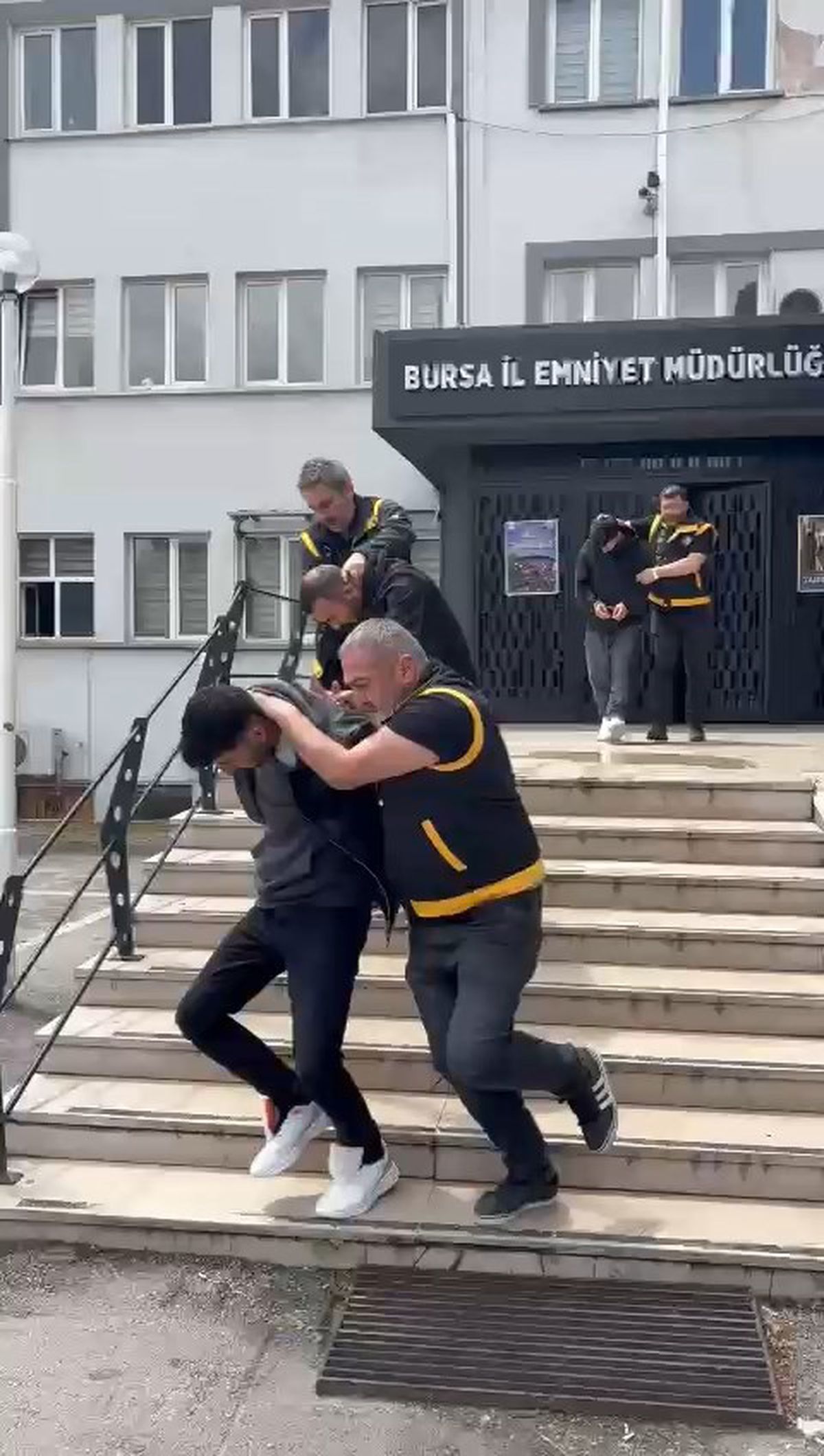 Bursa'da Berber Çırağı Cinayeti: 3 Kardeş Adliyeye Sevk Edildi