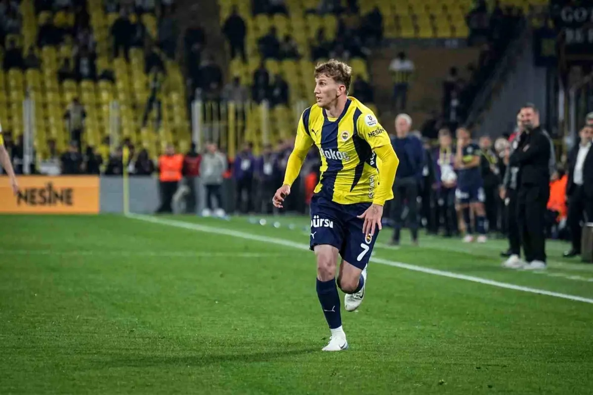 Burak Kapacak Fenerbahçe'de İlk Maçına Çıktı