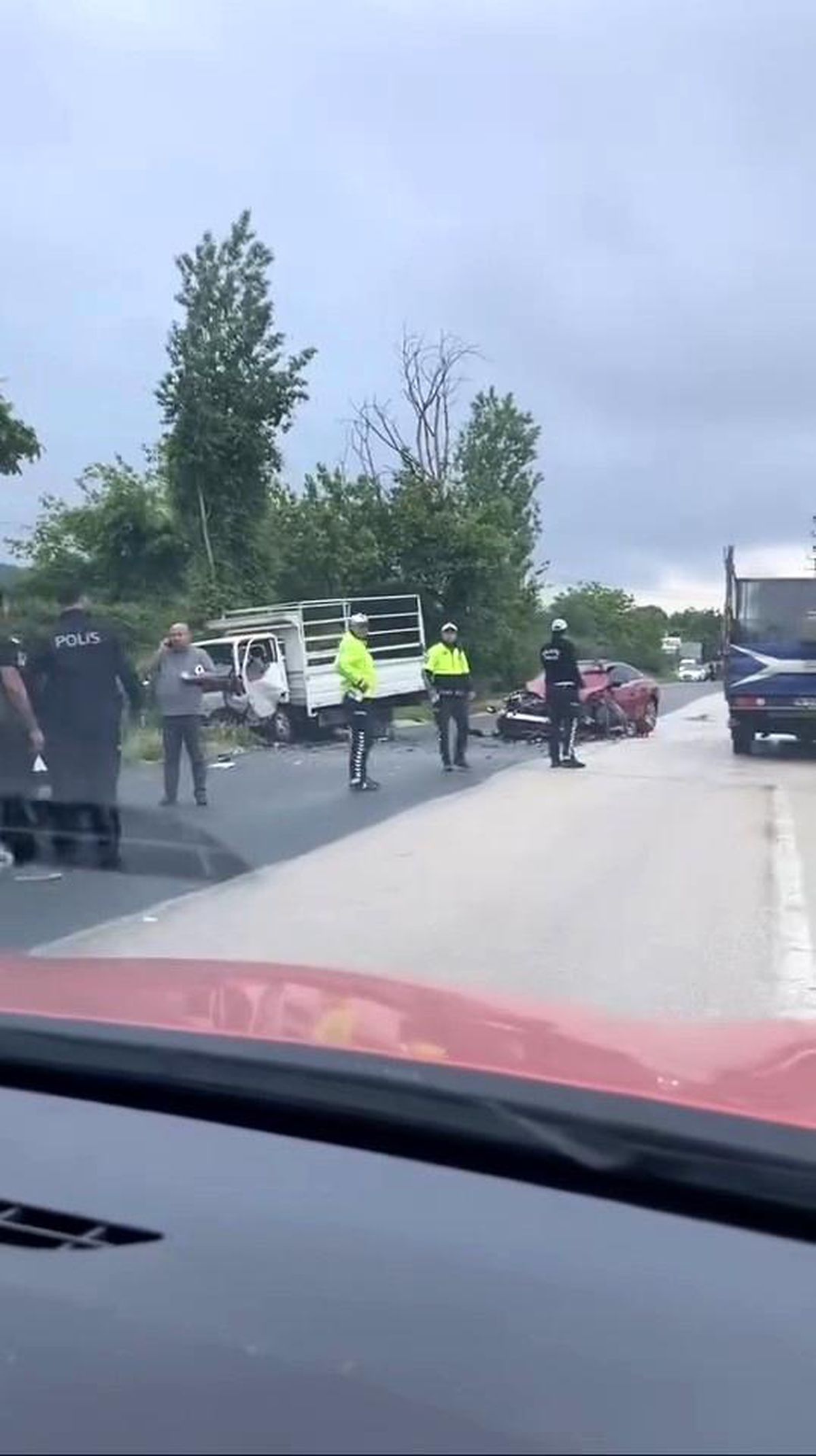 Bursa'da Yağışlı Hava Nedeniyle Kaza: İki Yaralı