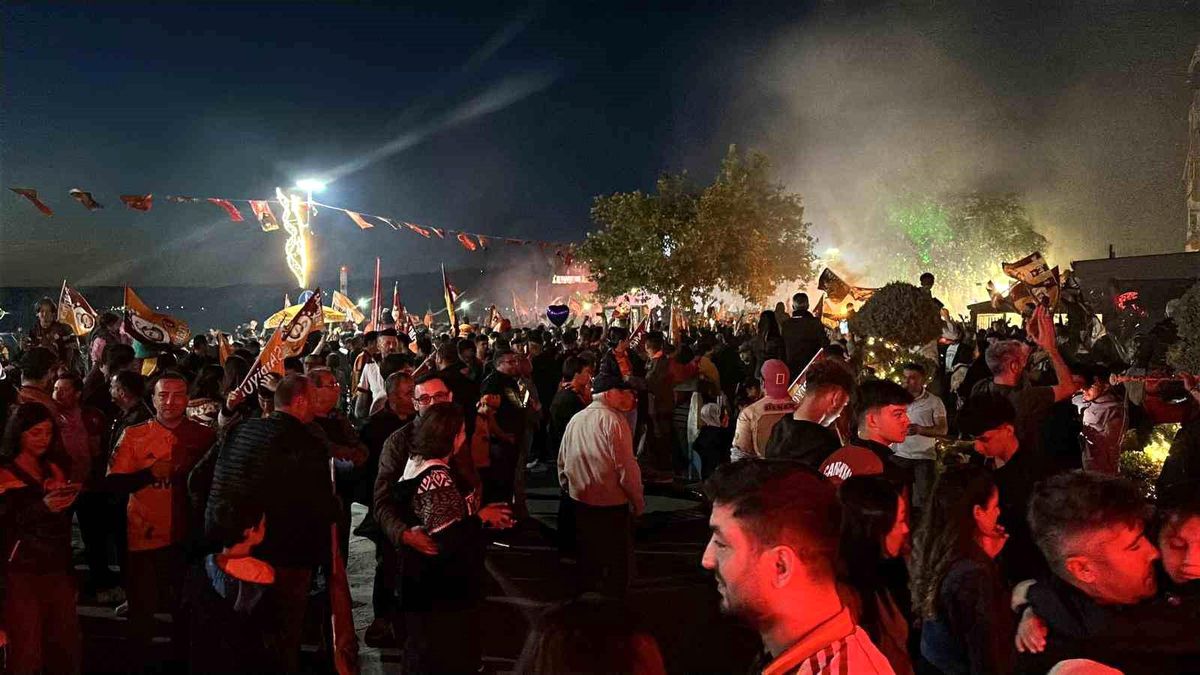 Galatasaray'ın Şampiyonluğu Çanakkale'de Coşkuyla Kutlandı