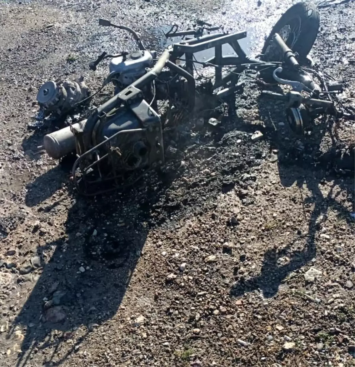 Çankırı'da Otomobil ve Motosiklet Yangını: Maddi Hasar Oluştu