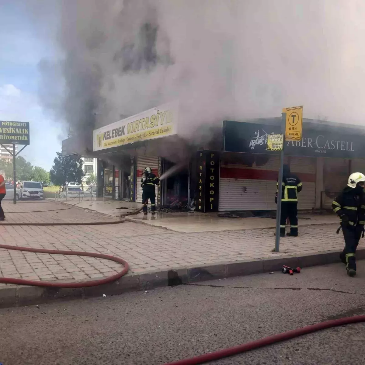 Diyarbakır'da Kırtasiye Dükkanında Yangın Çıktı
