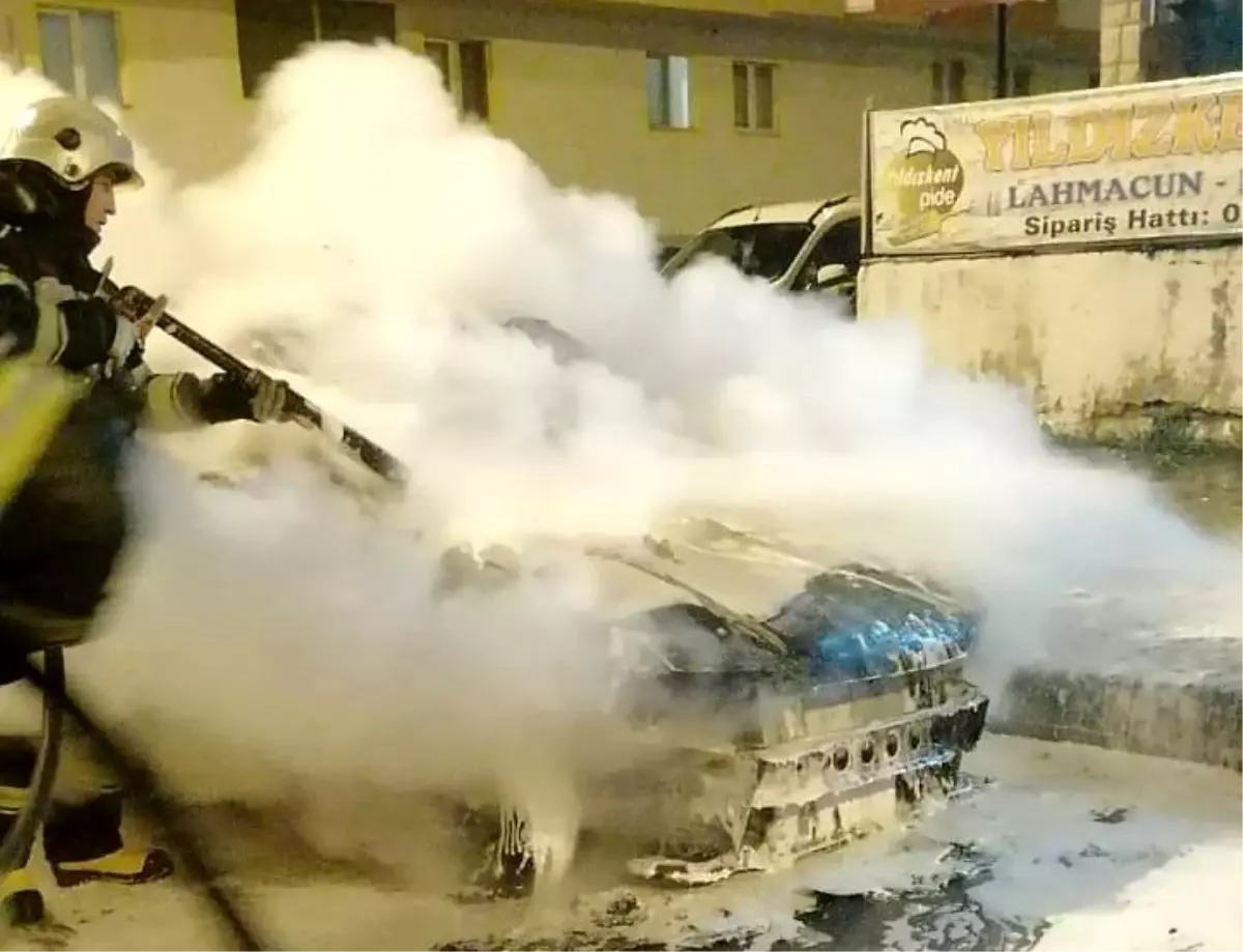 Erzurum'da Araç Yangını Korkuttu