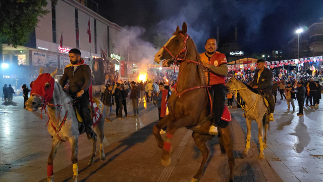 They celebrated Galatasaray's championship with Fenerbahçe jerseys