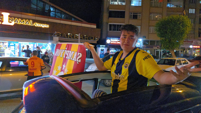 They celebrated Galatasaray's championship with Fenerbahçe jerseys