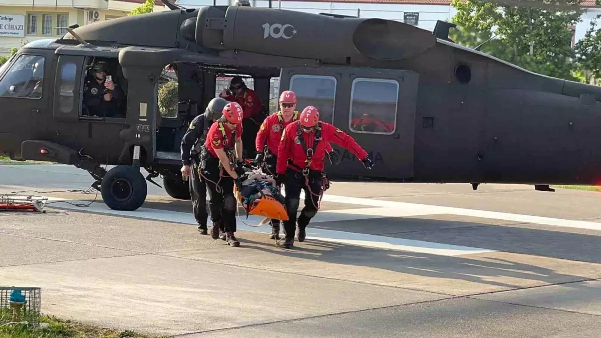 Fethiye'de Yamaç Paraşütü Pilotu Kayalıklara Düştü