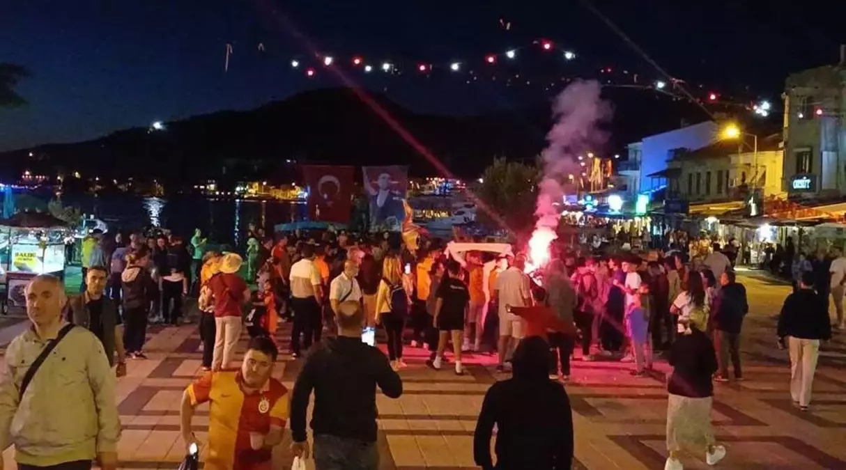 Galatasaray Taraftarlarından Şampiyonluk Kutlaması