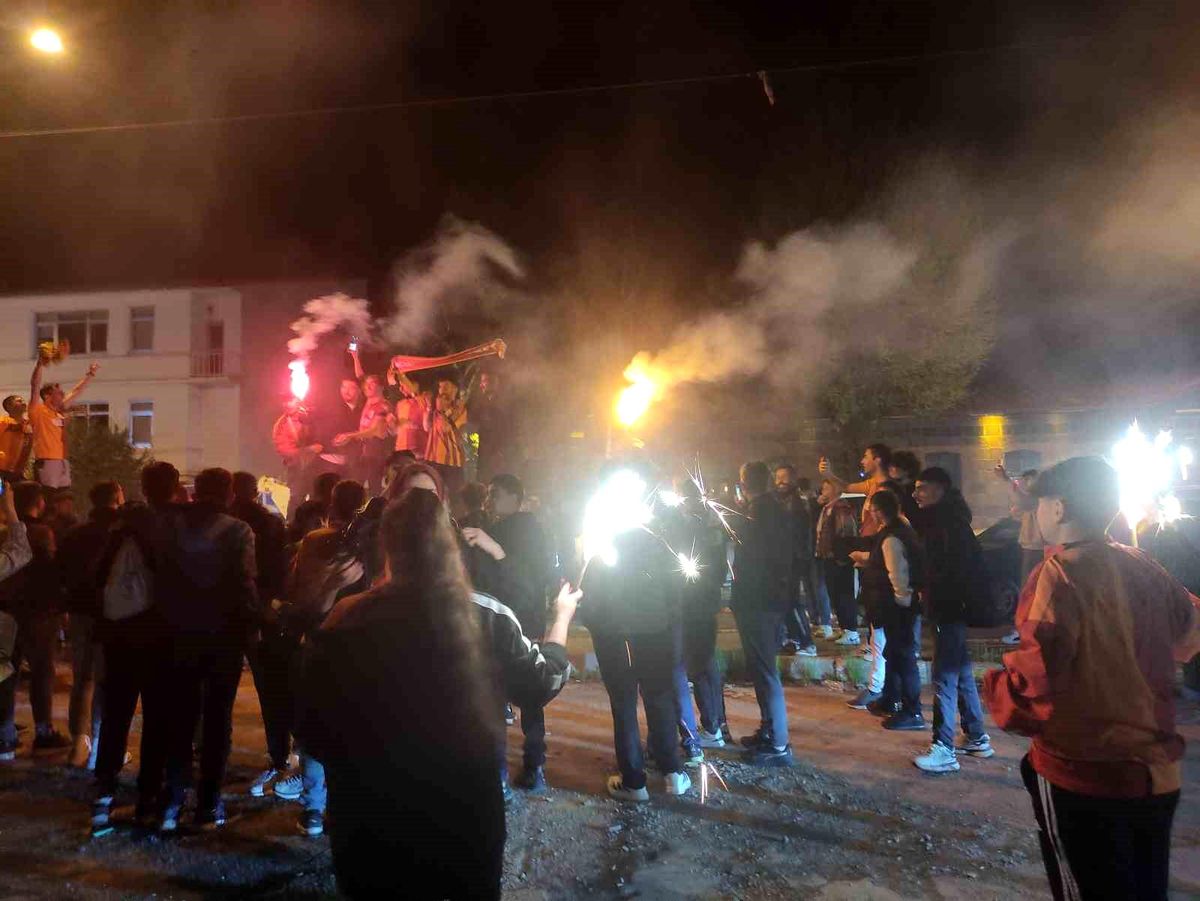 Galatasaray Taraftarları Ardahan'da Şampiyonluğu Kutladı