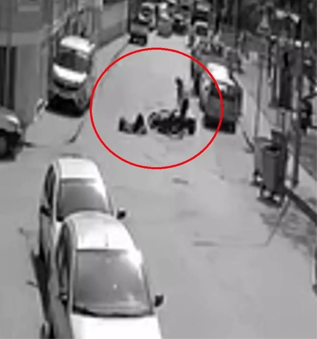 Bursa'da Motosikletli Kurye Kadına Çarptı, Olay Yerinden Kaçtı
