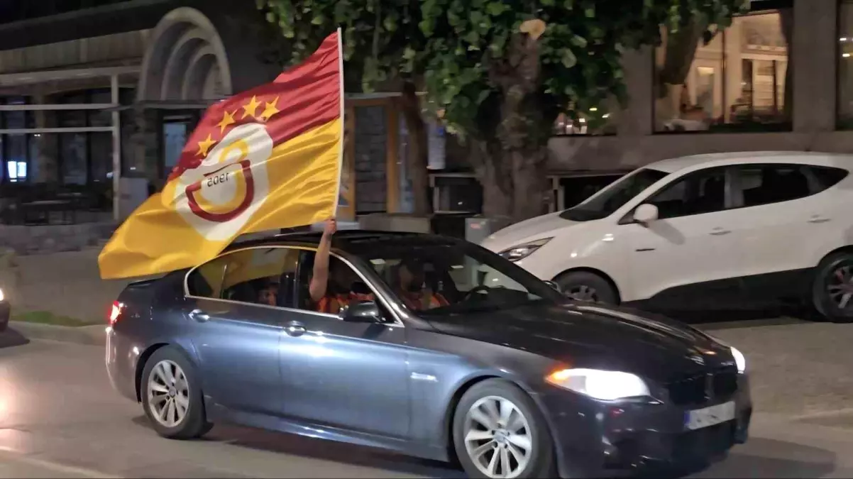 Kosova'da Türkler Galatasaray'ın Şampiyonluğunu Kutladı