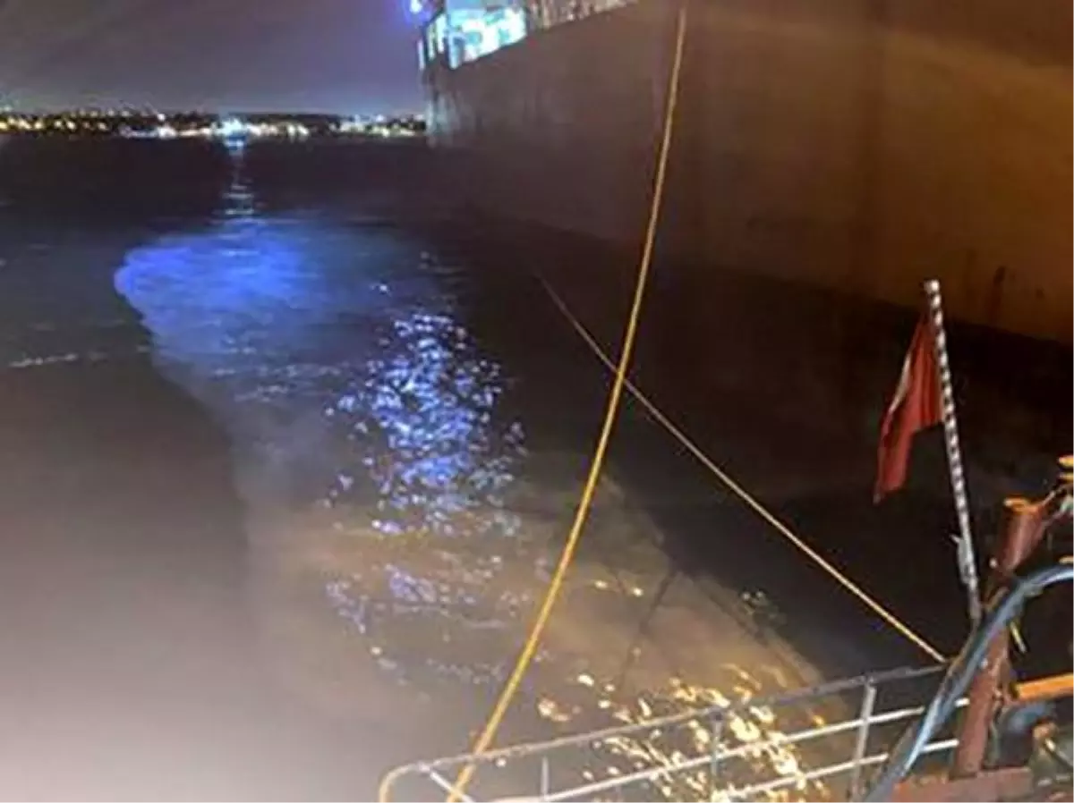 Küçükçekmece Açıklarında Tankerden Sızıntı