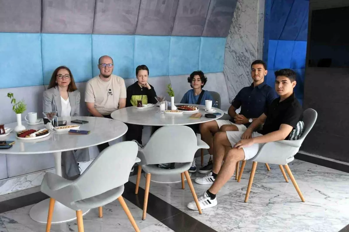 Kuşadası'ndan Gençler, Robotex International'a Katılma Hakkı Kazandı