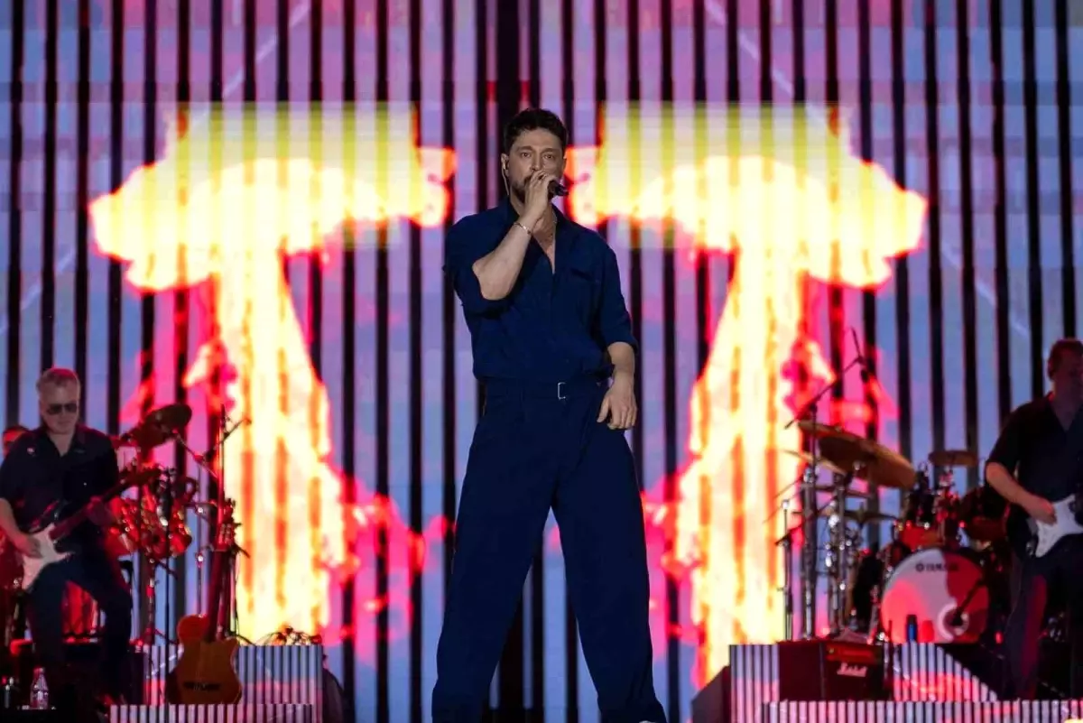 Murat Boz Manisa'da Unutulmaz Bir Konser Verdi