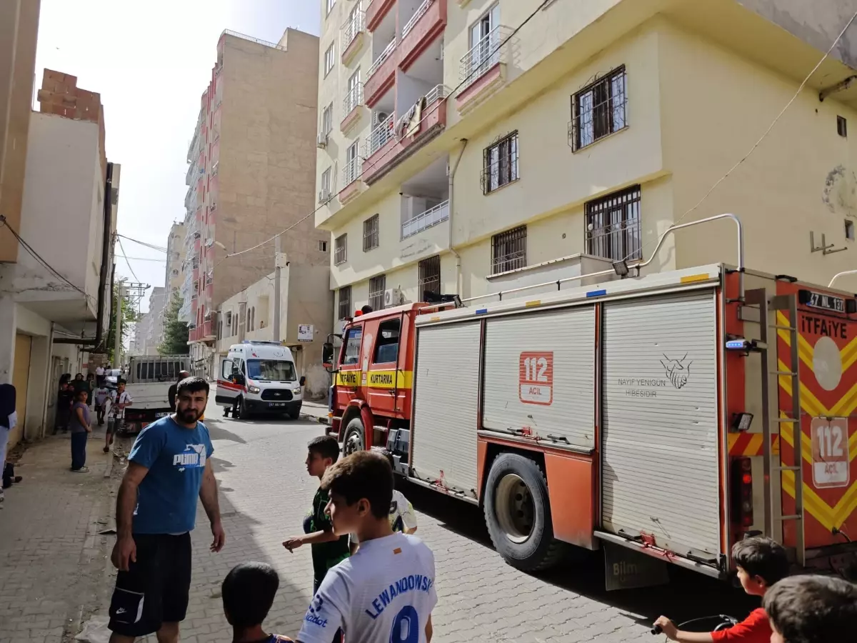 Kızıltepe'de İkinci Kattan Havalandırma Boşluğuna Düşen İki Çocuk Yaralandı