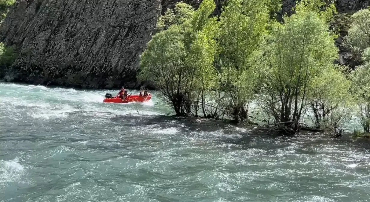 Munzur Nehri'nde Akıntıya Kapılan Kişi Kurtarıldı