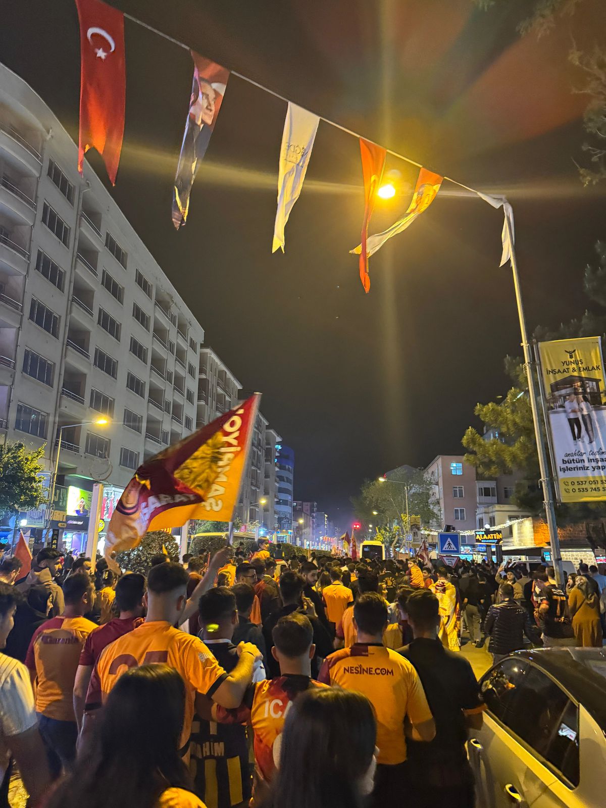 Galatasaray Taraftarları Niğde'de 25'inci Şampiyonluğu Coşkuyla Kutladı