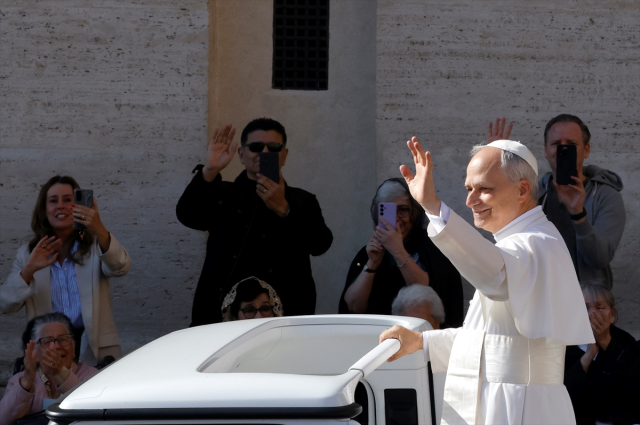 Pope Leo XIV put on the Fisherman's Ring, officially began his duty