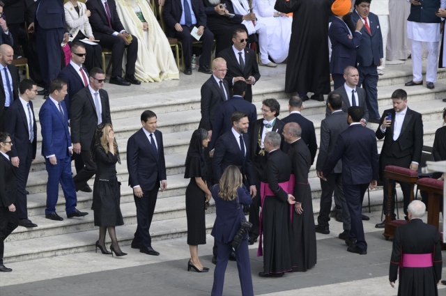 Pope Leo 14th put on the Fisherman's ring, officially started his duty