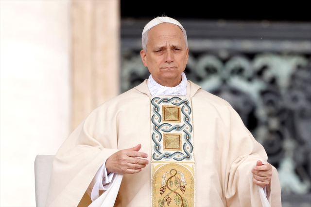 Pope Leo 14th put on the Fisherman's ring, officially started his duty