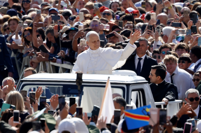 Pope Leo 14th put on the Fisherman's ring, officially started his duty