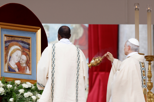 Pope Leo XIV put on the Fisherman's Ring, officially began his duty