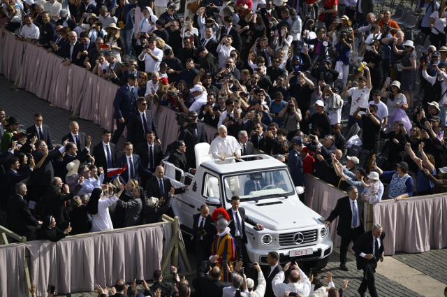 Pope Leo 14th put on the Fisherman's ring, officially started his duty